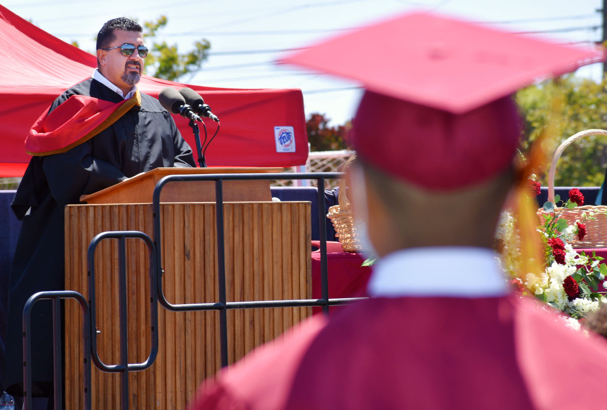 061021-smt-news-delta-high-graduation-007